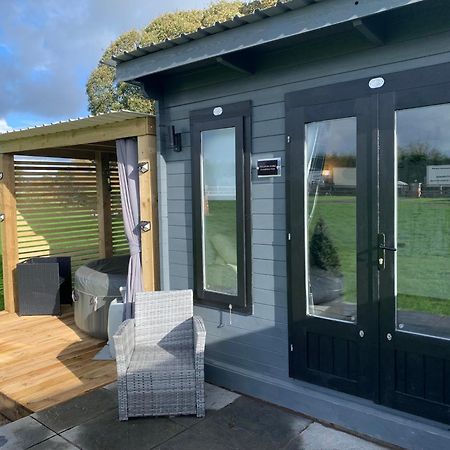 Dolafon Farm Luxury Glamping Cabin With Hot Tub St Asaph Dış mekan fotoğraf