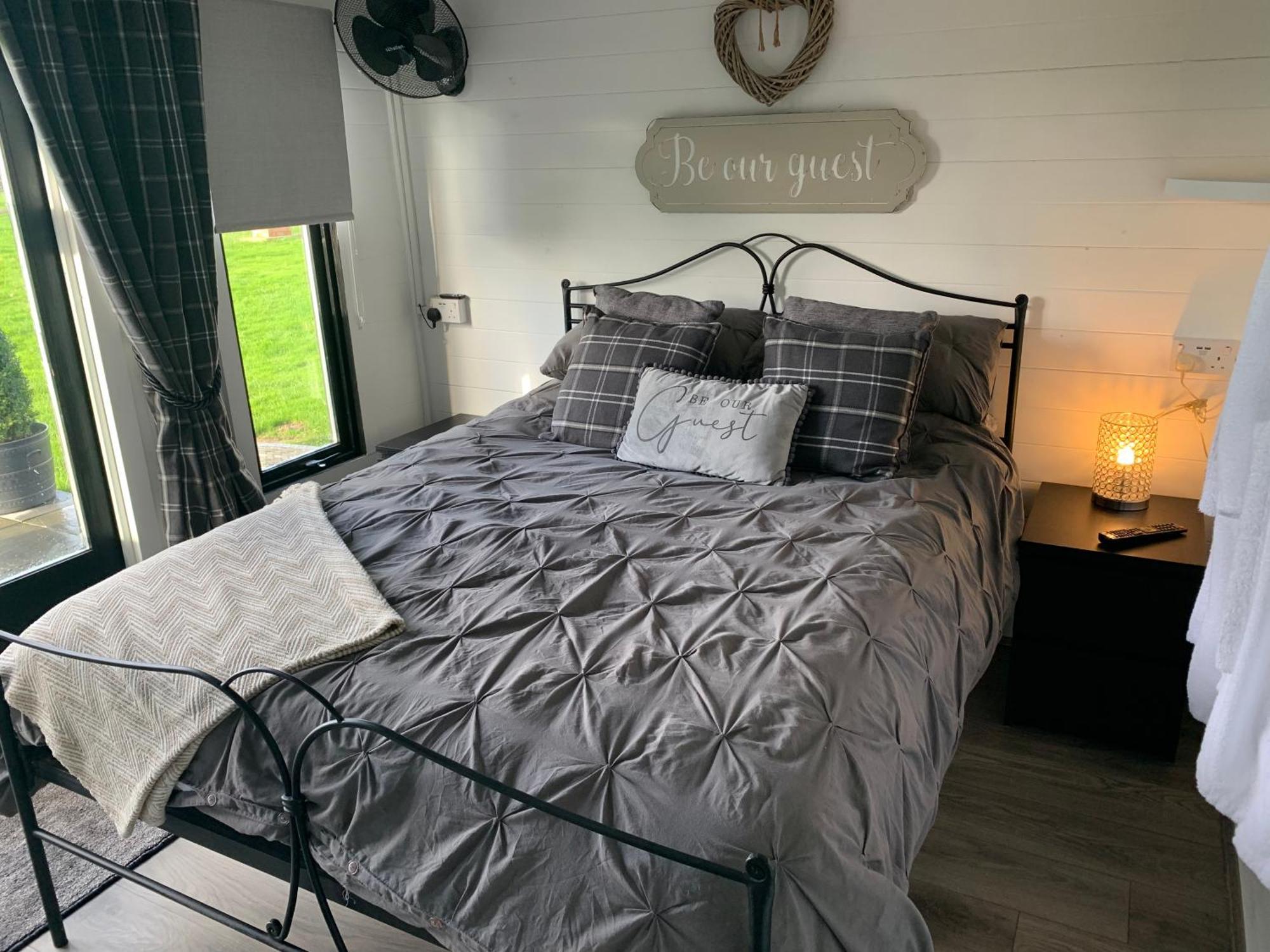 Dolafon Farm Luxury Glamping Cabin With Hot Tub St Asaph Dış mekan fotoğraf